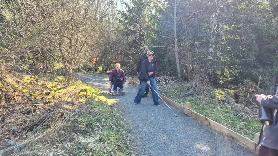 Bild 104 · Ortswechsel & Waldweg Grenzenlos